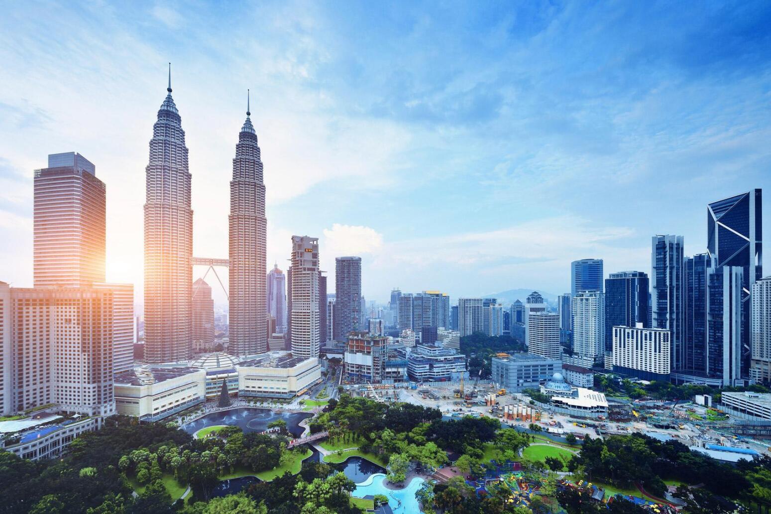 Den nya tåglinjen kommer att ha 8 stopp totalt: Singapore, Iskandar Puteri, Batu Pahat, Muar, Ayer Keroh, Seremban, Putrajaya och Kuala Lumpur, som syns på bilden. Foto: Istock.