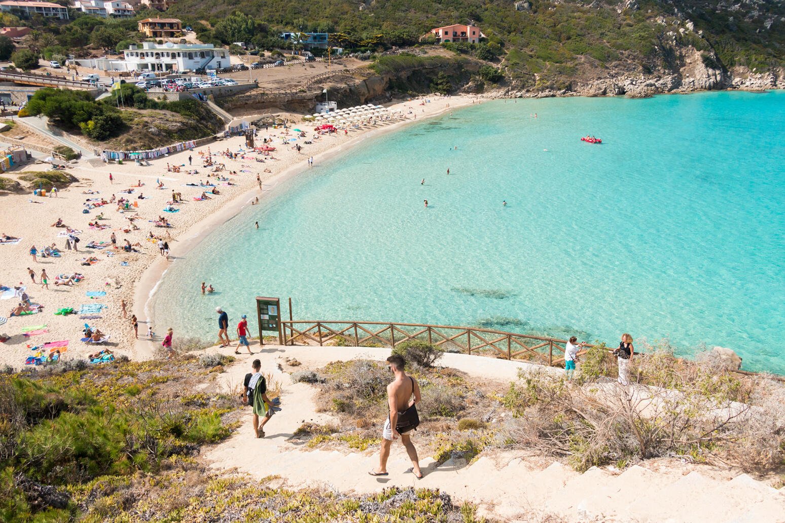 Att smuggla med sig sand från Sardiniens stränder kan resultera i böter på upp till 3 000 euro. Foto: Getty Images