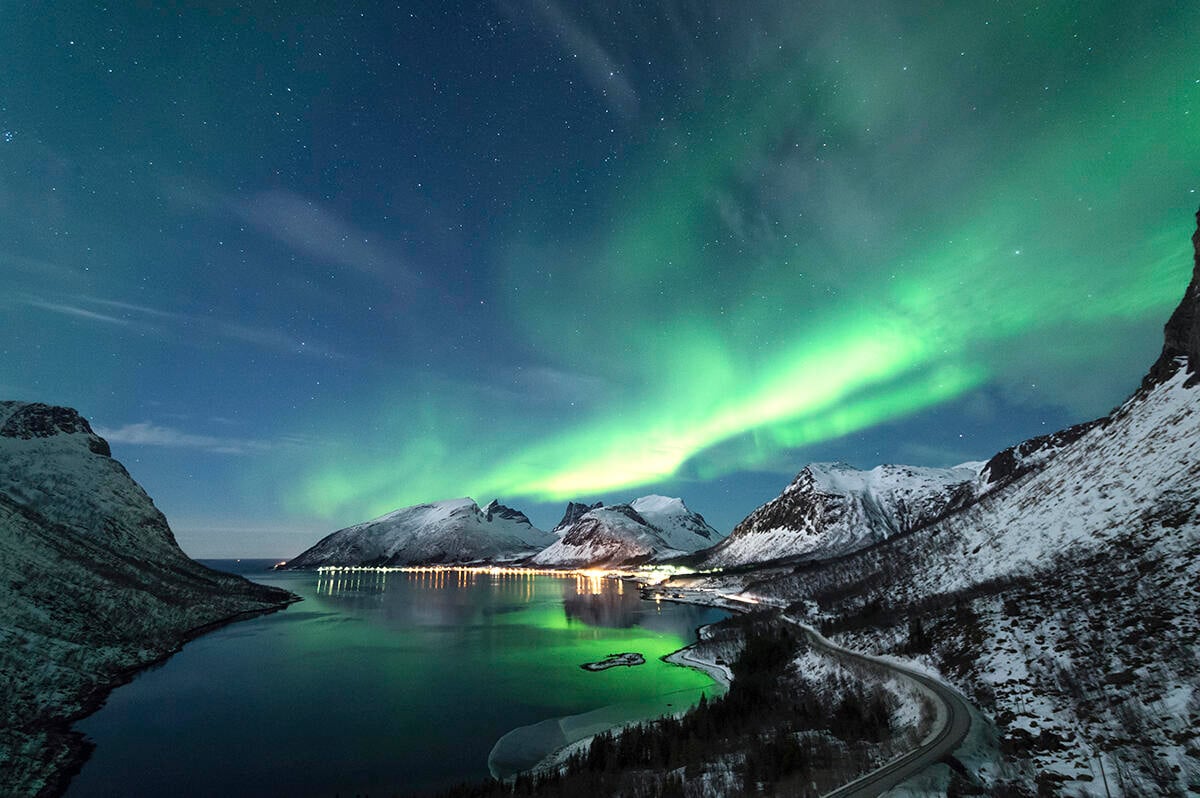 Strunta i Lofoten och dra till Senja för vacker natur och norrsken. Foto: GettyImages