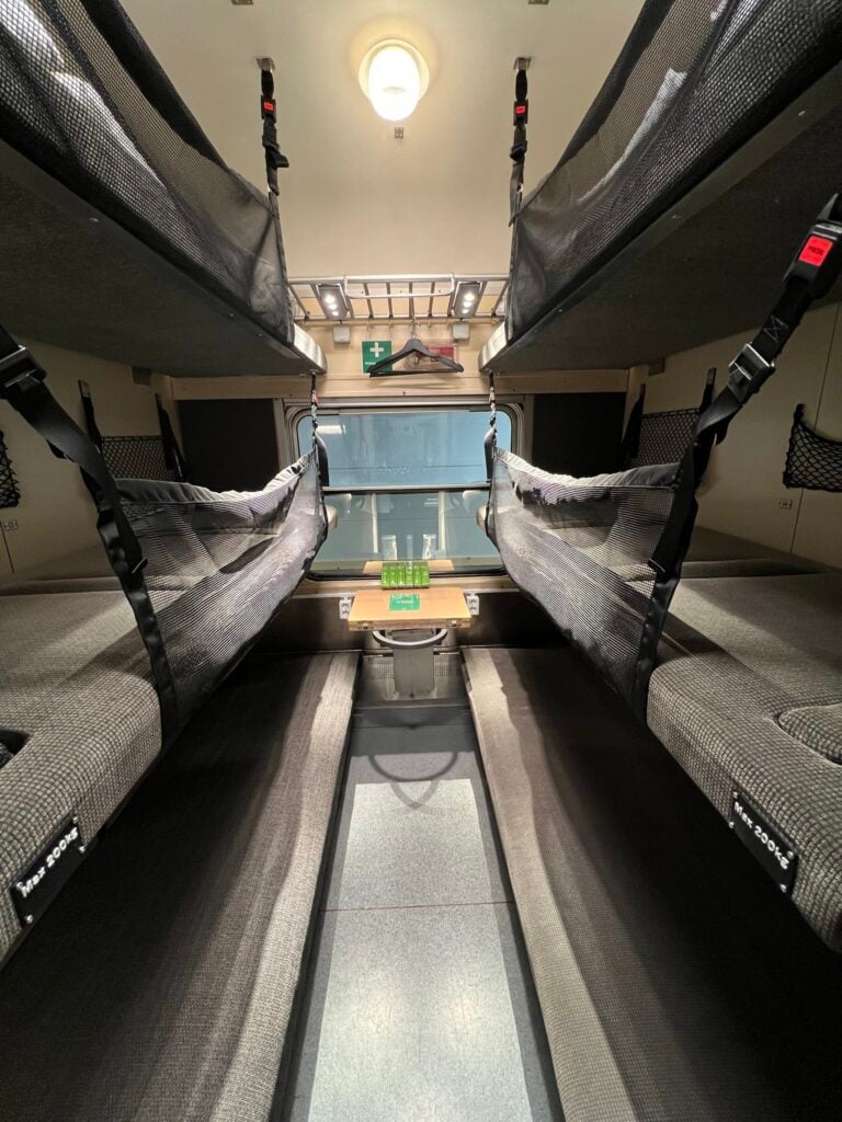 Liggvagnskupé med sex bäddar