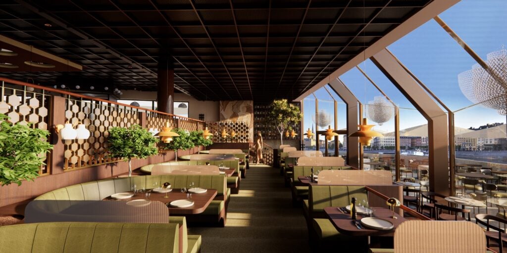 En krog med panoramafönster, Stockholm skymtas utanför, matsalen är fylld av stora uformade gröna soffor med dukade bord. 