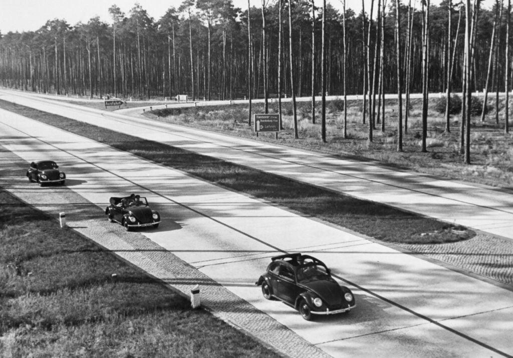 Biuld på Autobahn i Tyskland från 1938.