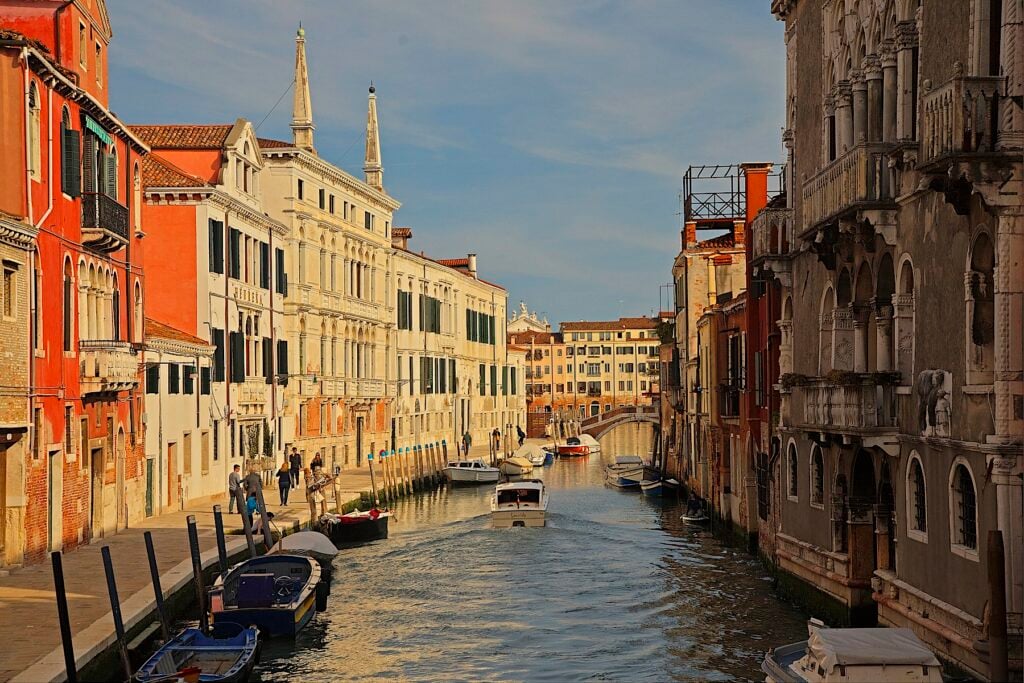 Kanal i Venedig när ghettot.