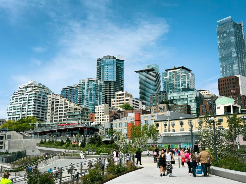 Vy mot de höga husen i Seattle.