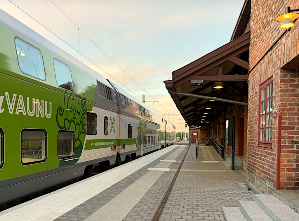 Finländskt tåg vid stationen i Haparanda.
