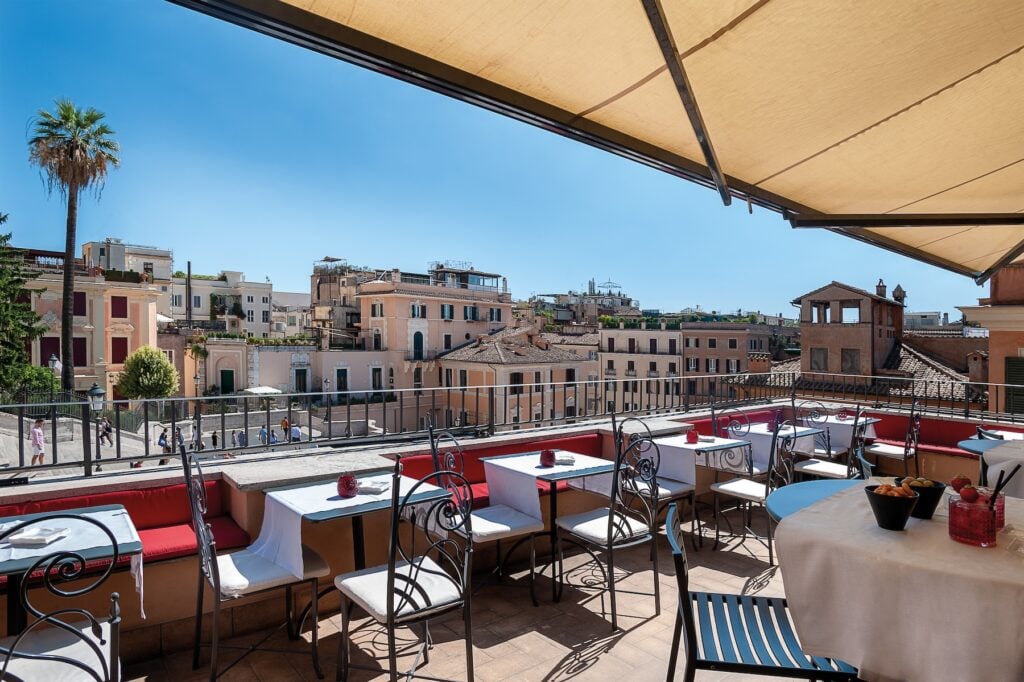 Terrassbar med utsikt i Rom.